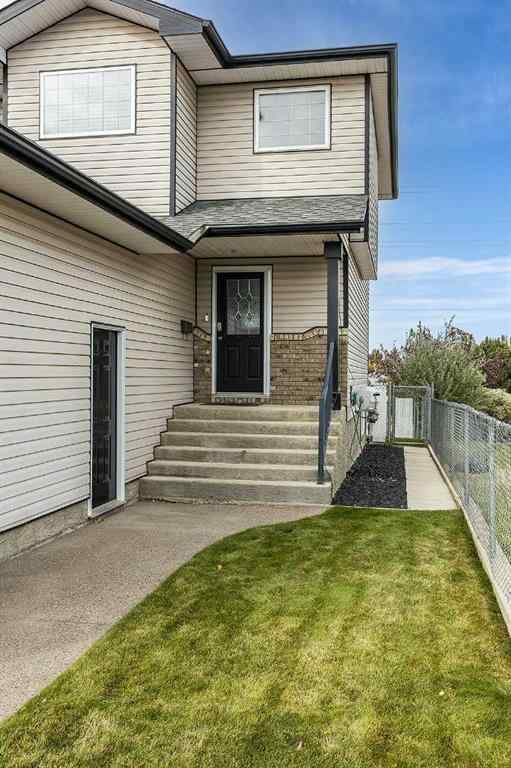 MLS® A2262146 - 484 Stark Way SE in SE Southridge Medicine Hat, Residential