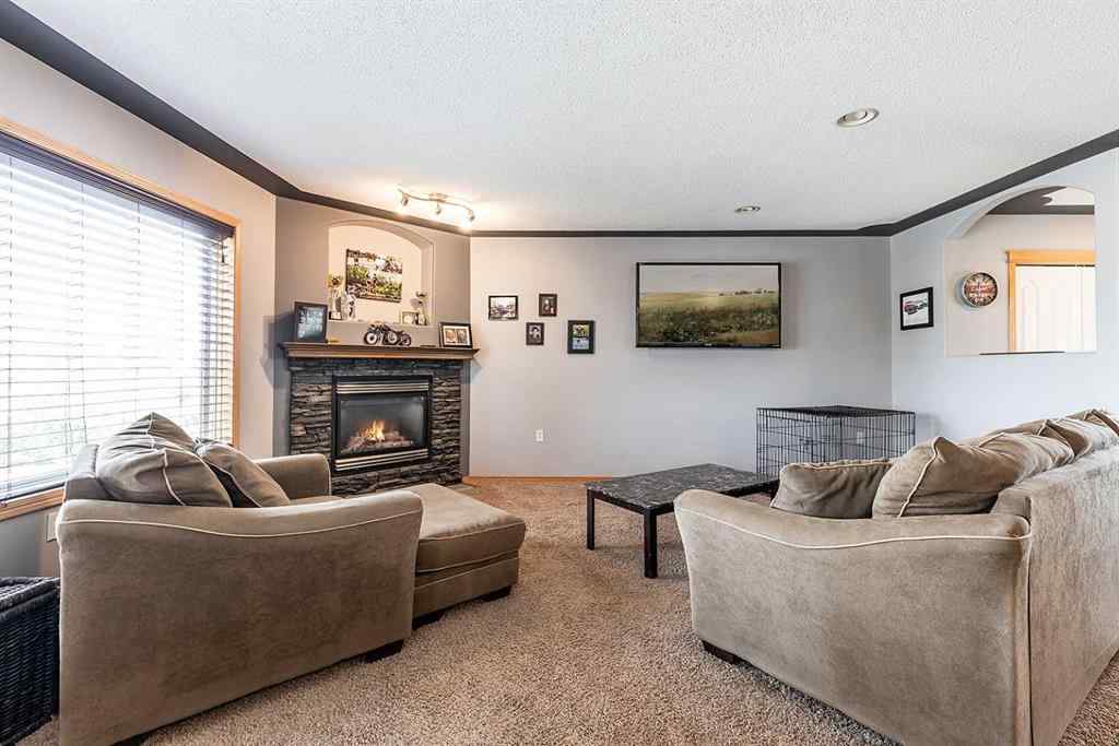 MLS® A2262146 - 484 Stark Way SE in SE Southridge Medicine Hat, Residential