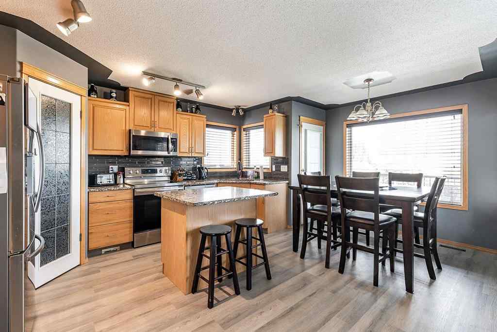 MLS® A2262146 - 484 Stark Way SE in SE Southridge Medicine Hat, Residential