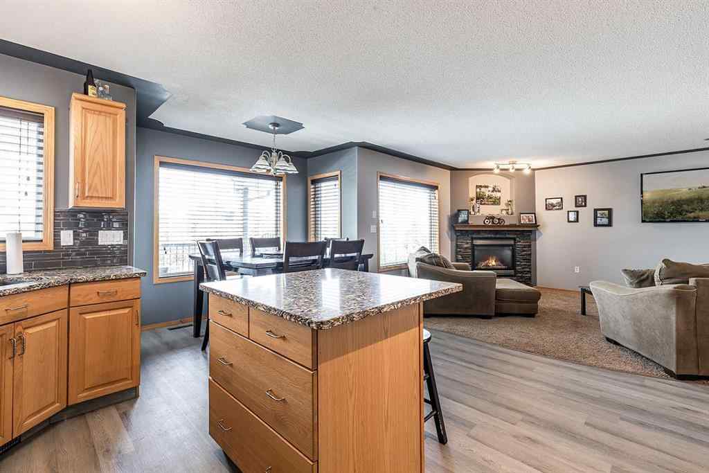 MLS® A2262146 - 484 Stark Way SE in SE Southridge Medicine Hat, Residential