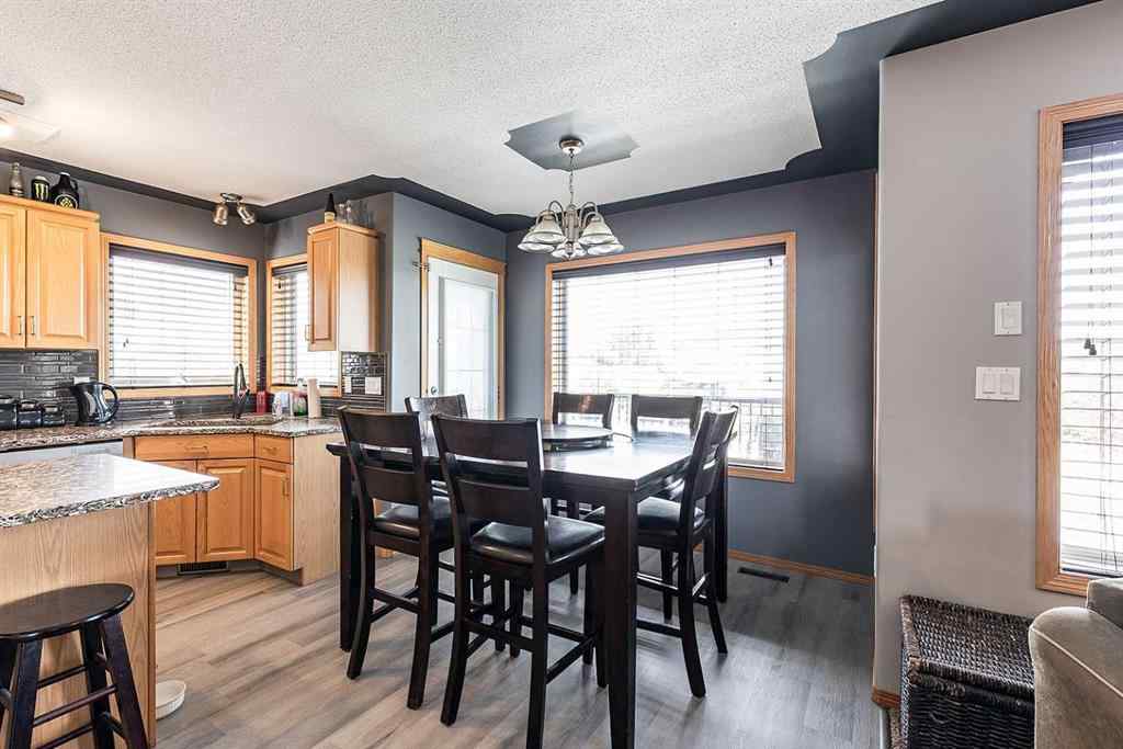 MLS® A2262146 - 484 Stark Way SE in SE Southridge Medicine Hat, Residential