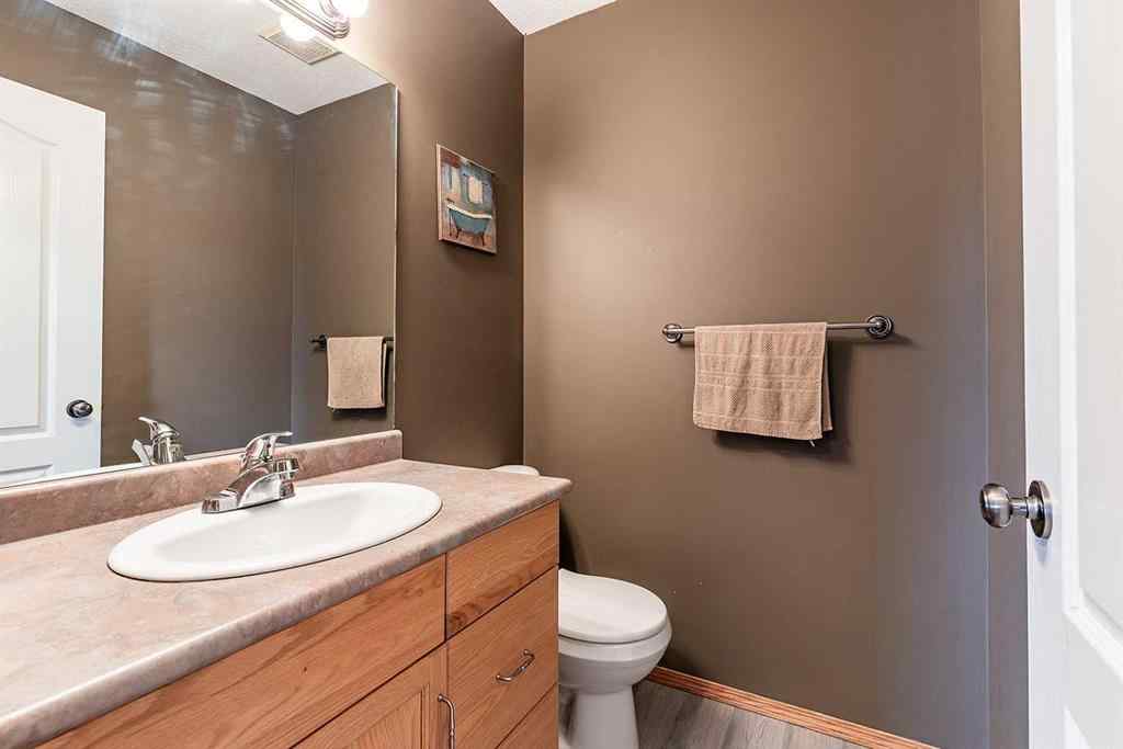 MLS® A2262146 - 484 Stark Way SE in SE Southridge Medicine Hat, Residential