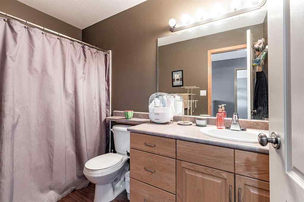 MLS® A2262146 - 484 Stark Way SE in SE Southridge Medicine Hat, Residential