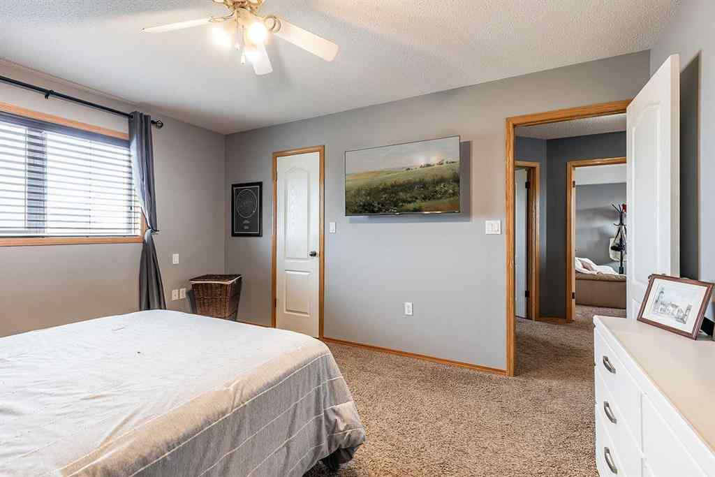 MLS® A2262146 - 484 Stark Way SE in SE Southridge Medicine Hat, Residential