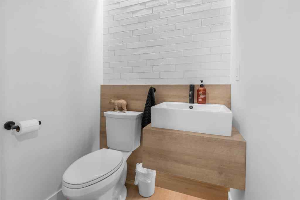 MLS® A2262153 - 129 Sundown Place SE in Sundance Calgary, Residential