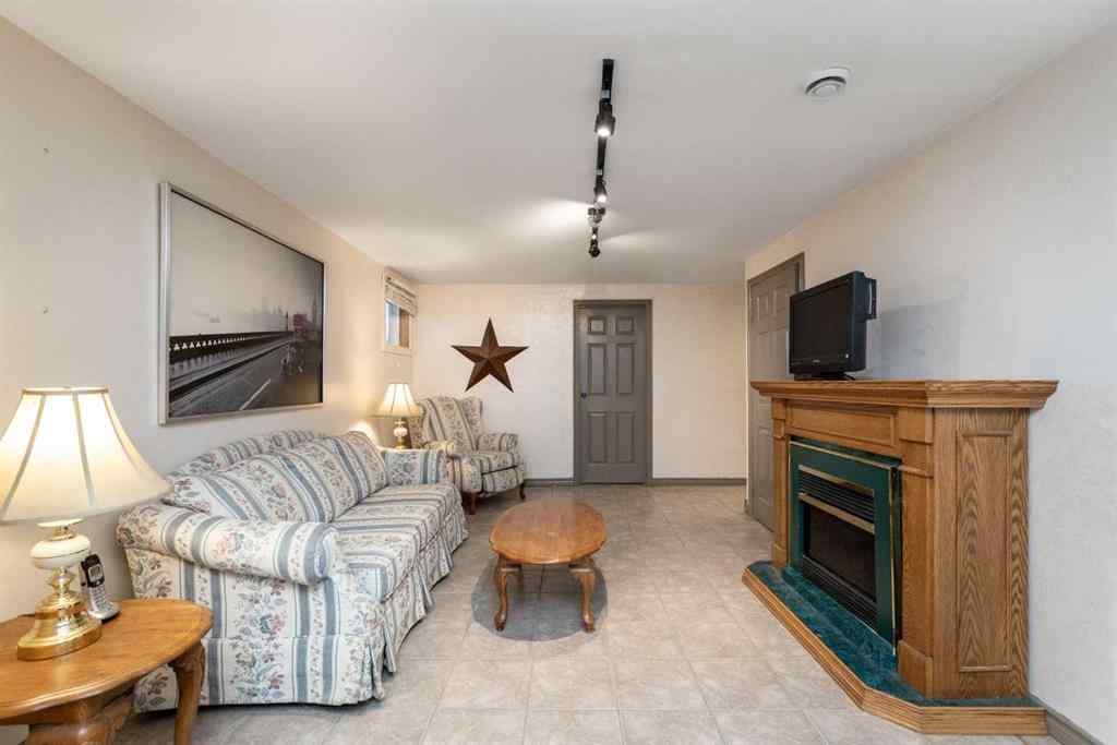 MLS® A2262154 - 5015 35 Street  in Southeast Innisfail Innisfail, Residential