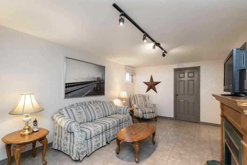 MLS® A2262154 - 5015 35 Street  in Southeast Innisfail Innisfail, Residential