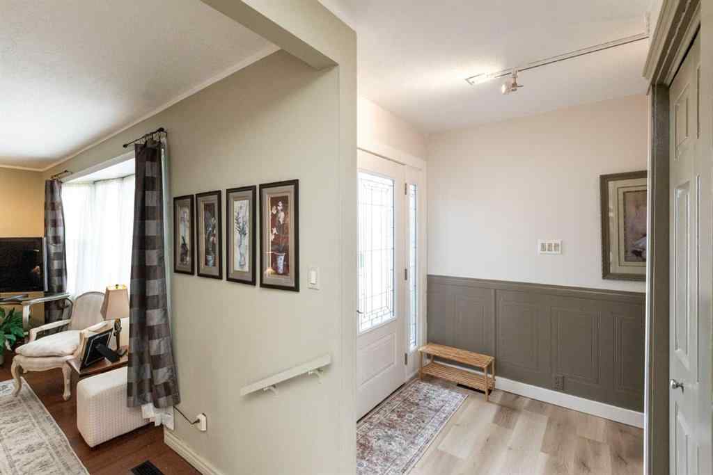 MLS® A2262154 - 5015 35 Street  in Southeast Innisfail Innisfail, Residential