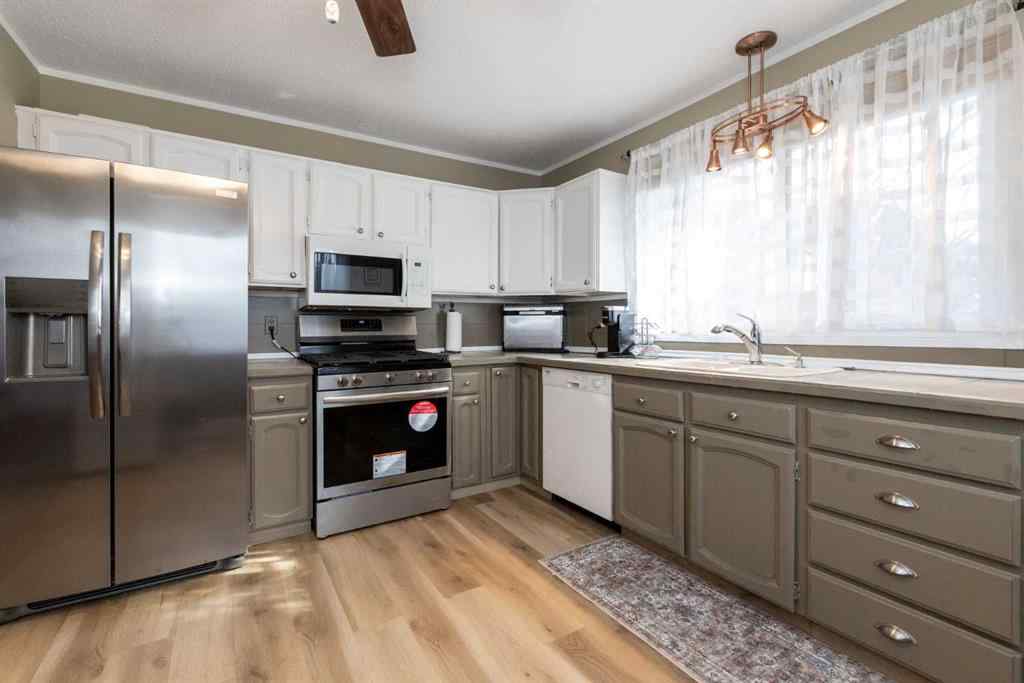 MLS® A2262154 - 5015 35 Street  in Southeast Innisfail Innisfail, Residential