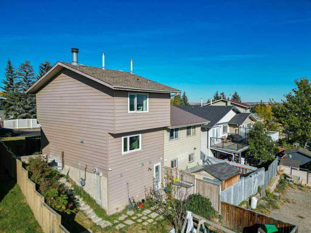 MLS® A2262155 - 14 Macewan Park Road NW in MacEwan Glen Calgary, Residential