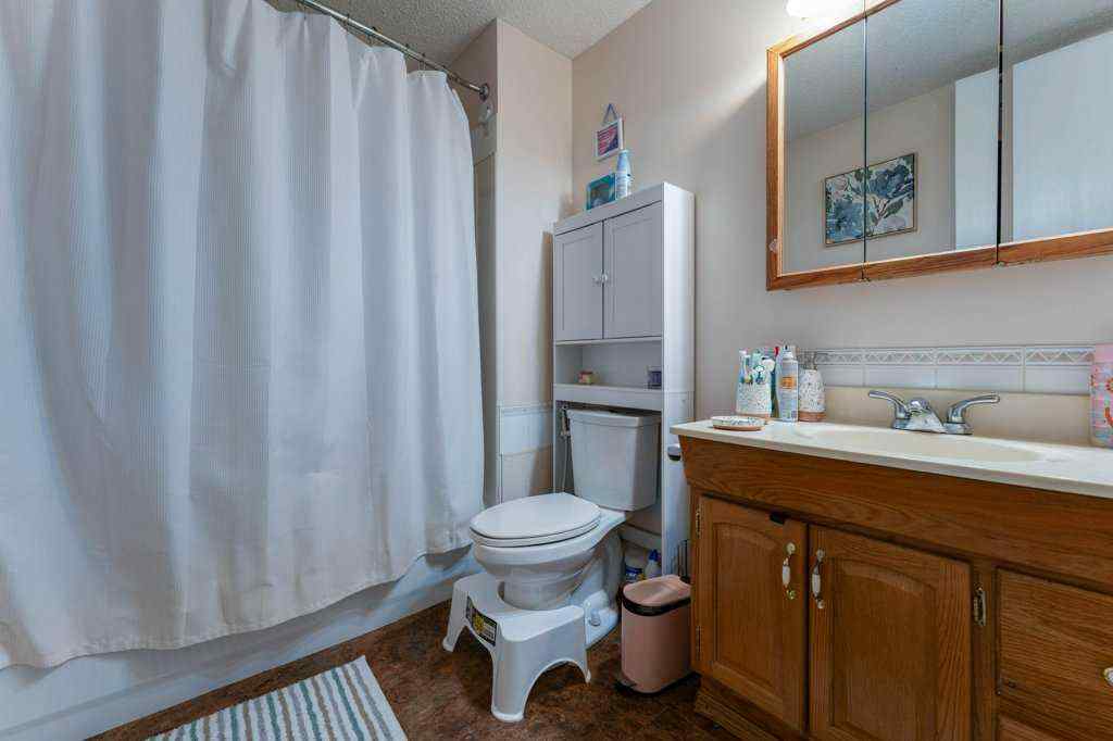 MLS® A2262155 - 14 Macewan Park Road NW in MacEwan Glen Calgary, Residential