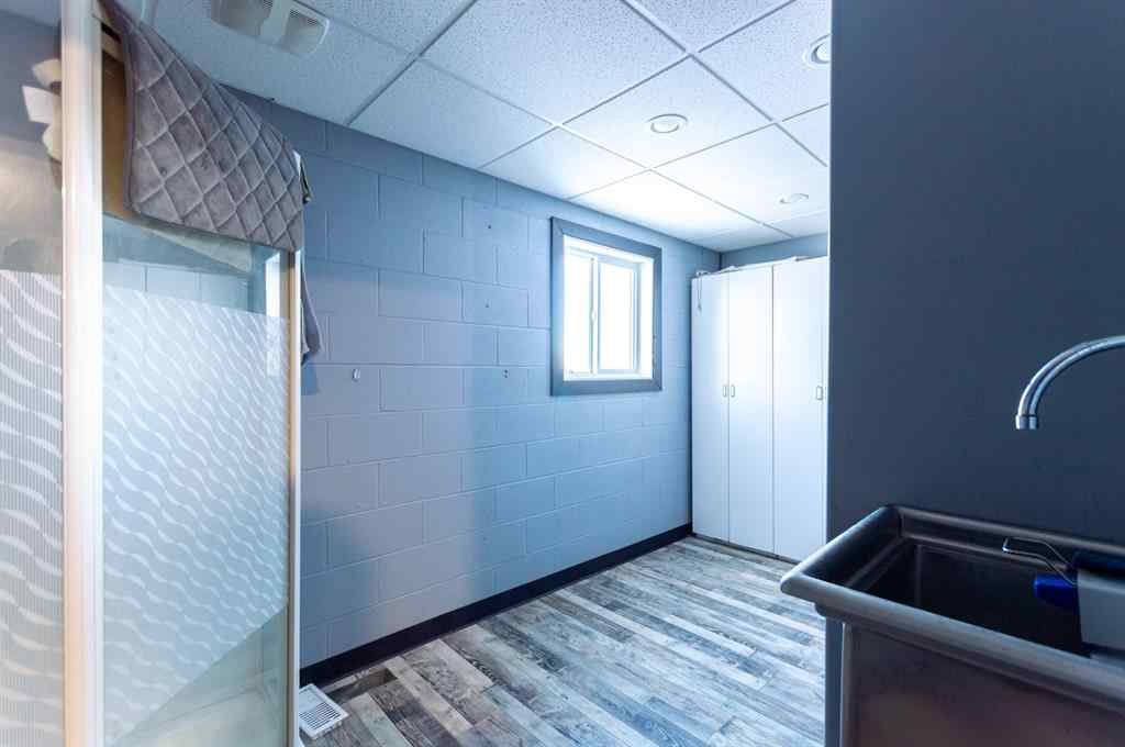 MLS® A2262156 - 4703 42 Street  in East Industrial Park Stettler, Commercial