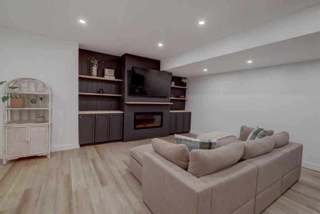 MLS® A2262158 - 7312 34 Avenue NW in Bowness Calgary, Residential