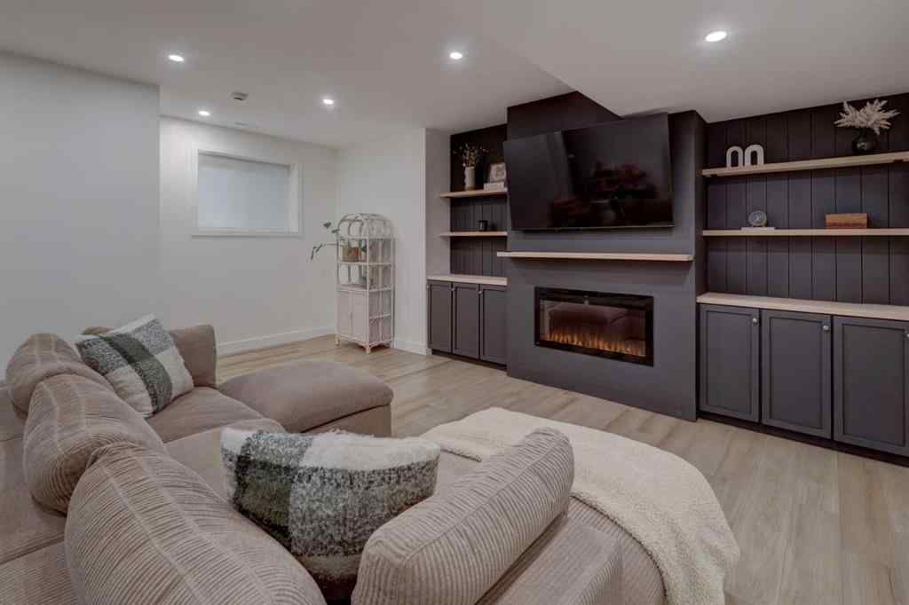 MLS® A2262158 - 7312 34 Avenue NW in Bowness Calgary, Residential