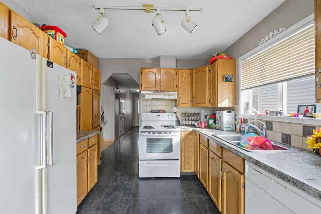 MLS® A2262161 - 141 Saratoga Close NE in Monterey Park Calgary, Residential