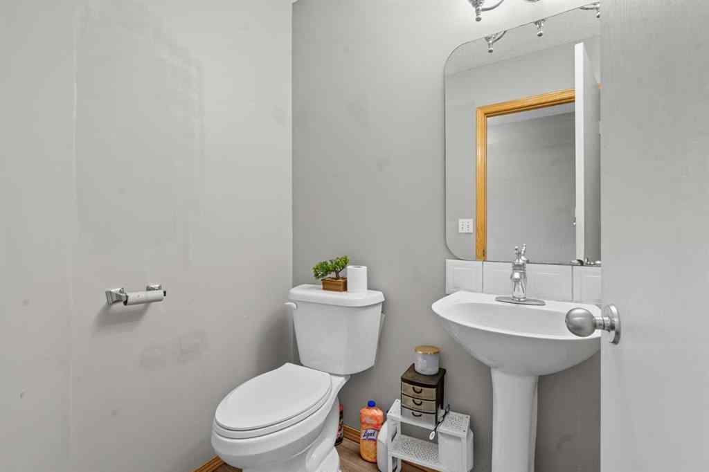 MLS® A2262161 - 141 Saratoga Close NE in Monterey Park Calgary, Residential