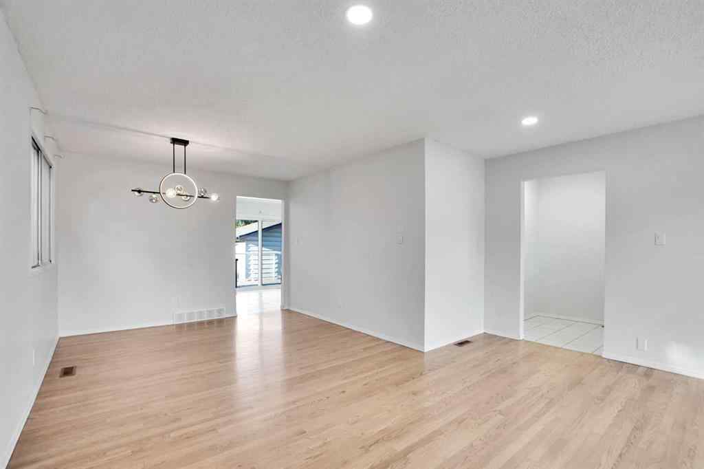 MLS® A2262182 - 20 Templemont Way NE in Temple Calgary, Residential