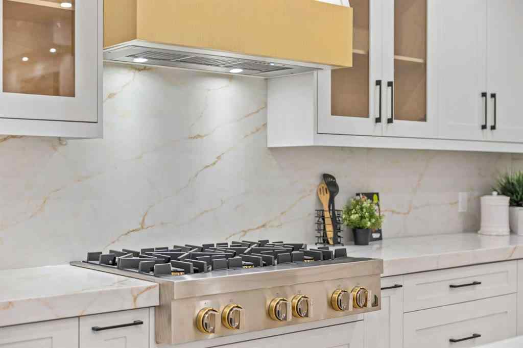 MLS® A2262185 - 12 Vardana Place NW in Varsity Calgary, Residential