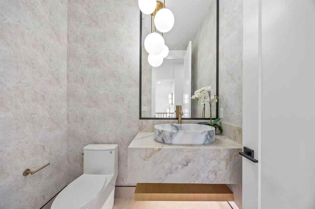 MLS® A2262185 - 12 Vardana Place NW in Varsity Calgary, Residential