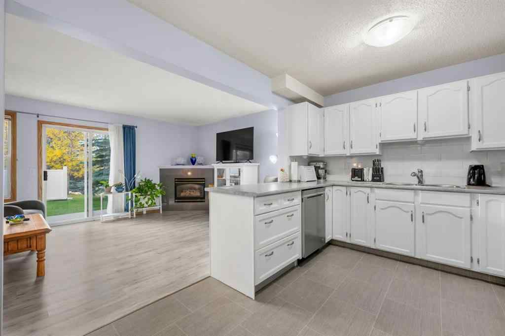 MLS® A2262192 - 147 Somervale Park SW in Somerset Calgary, Residential