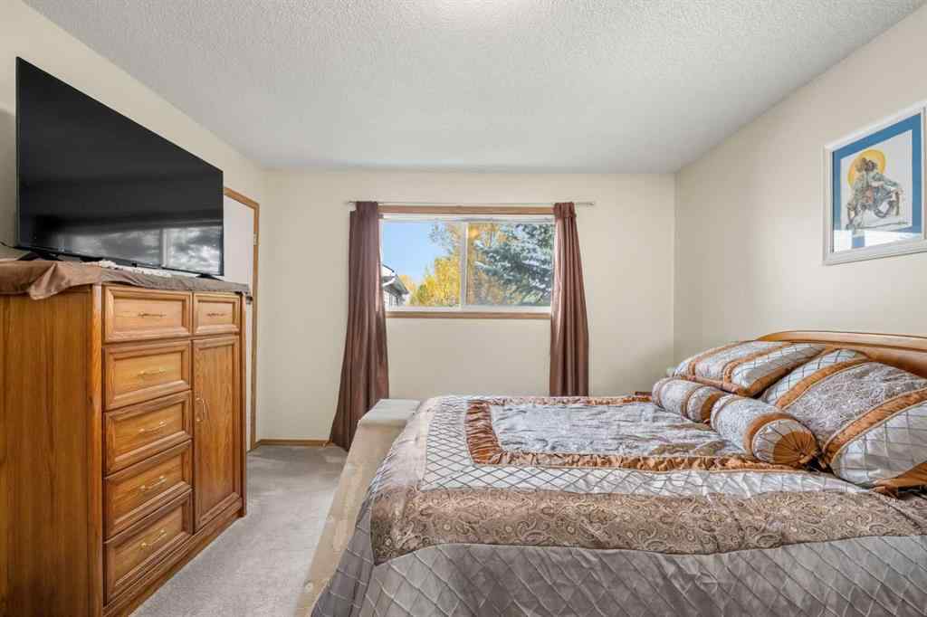 MLS® A2262192 - 147 Somervale Park SW in Somerset Calgary, Residential
