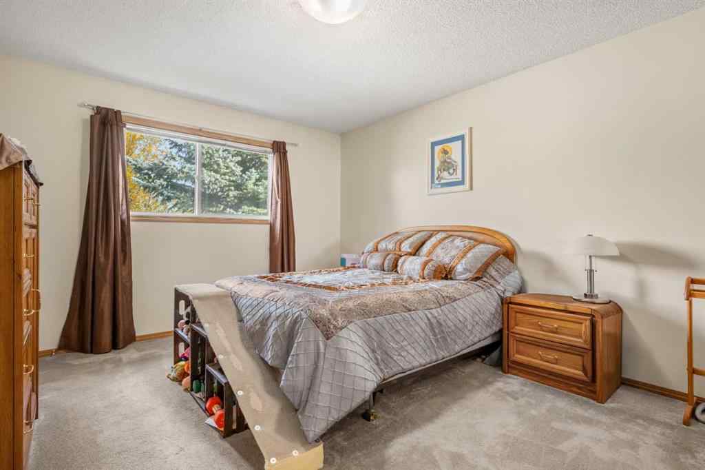 MLS® A2262192 - 147 Somervale Park SW in Somerset Calgary, Residential