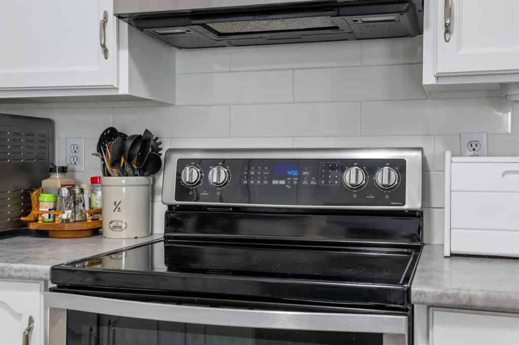 MLS® A2262192 - 147 Somervale Park SW in Somerset Calgary, Residential