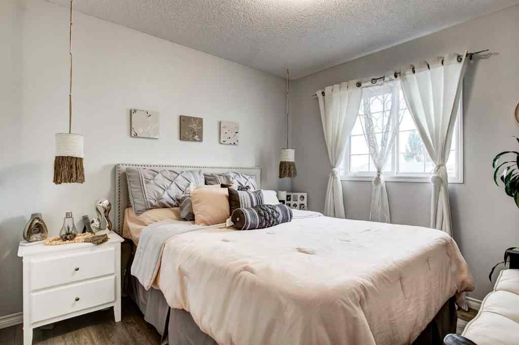 MLS® A2262194 - 1121 Sierra Morena Court SW in Signal Hill Calgary, Residential