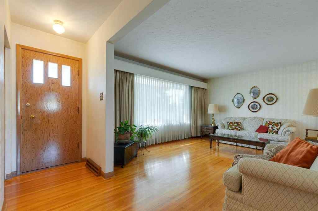 MLS® A2262202 - 4316 45 Street SW in Glamorgan Calgary, Residential