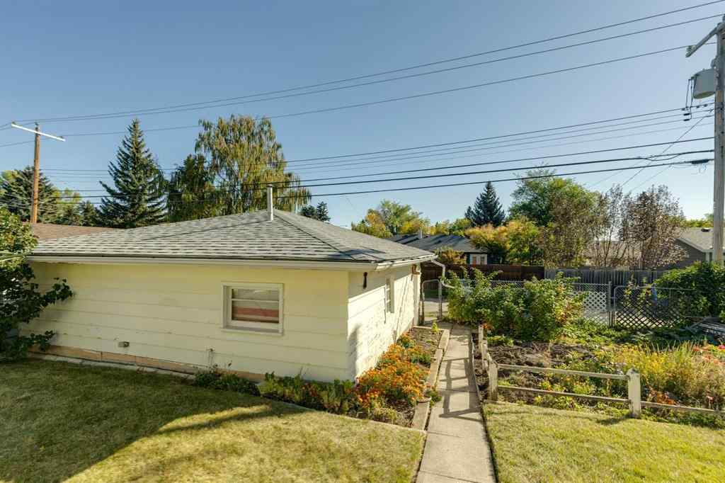 MLS® A2262202 - 4316 45 Street SW in Glamorgan Calgary, Residential