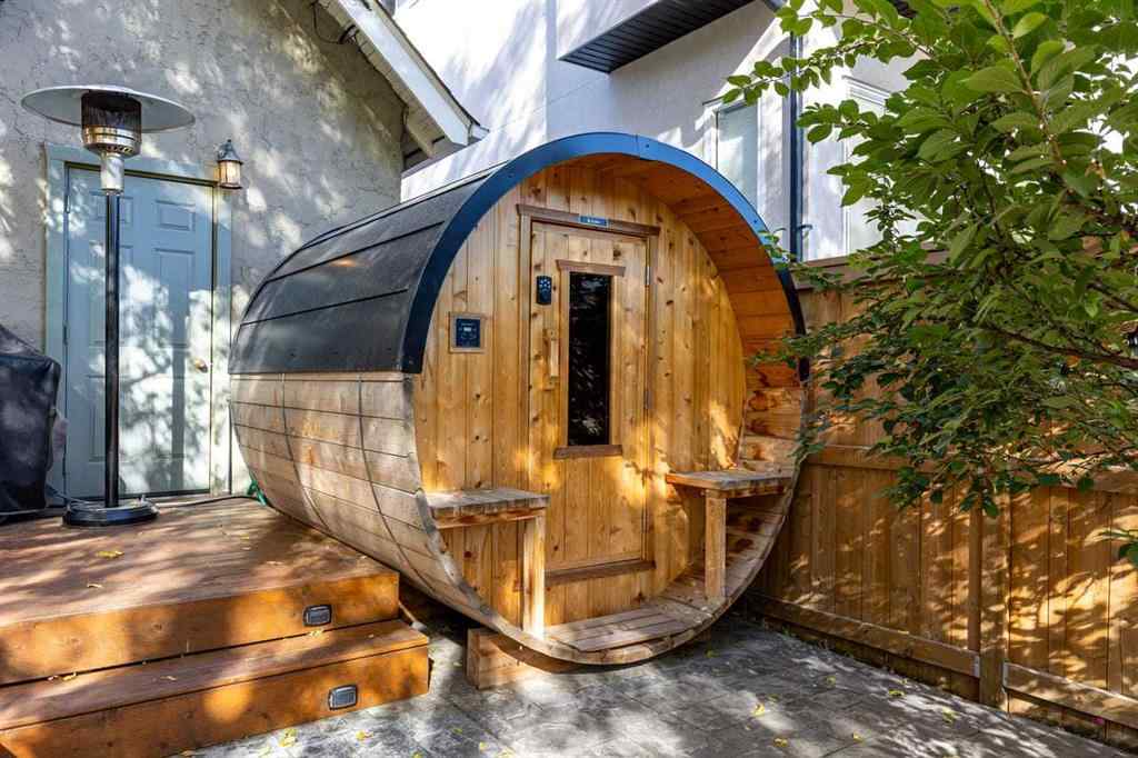 MLS® A2262205 - 2305 5 Avenue NW in West Hillhurst Calgary, Residential