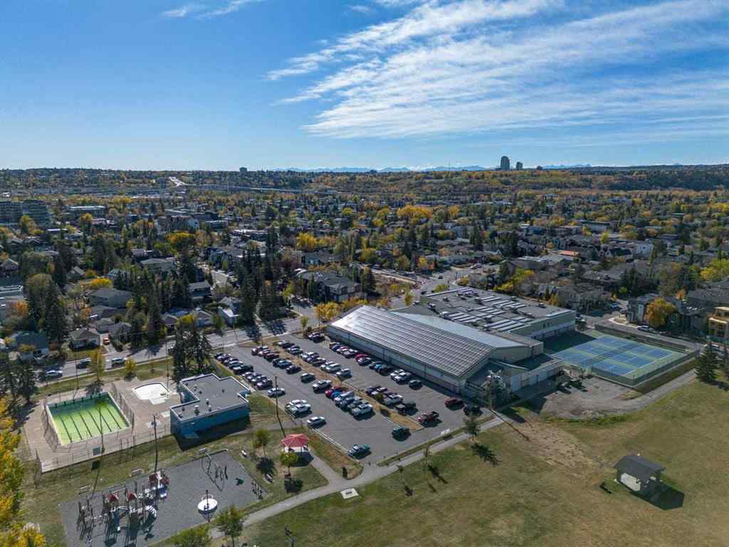 MLS® A2262205 - 2305 5 Avenue NW in West Hillhurst Calgary, Residential