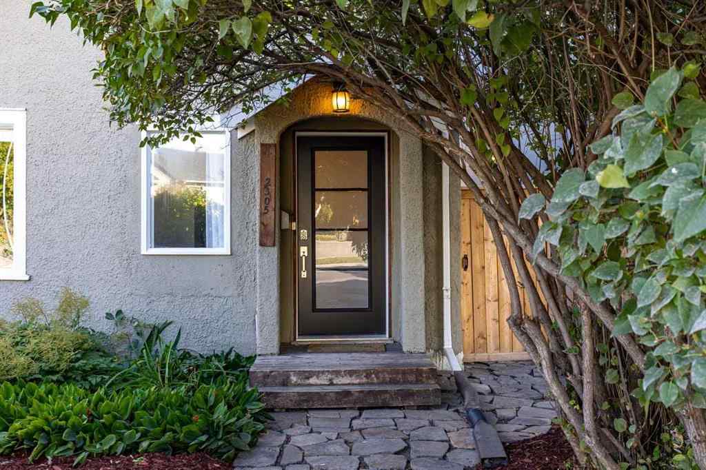 MLS® A2262205 - 2305 5 Avenue NW in West Hillhurst Calgary, Residential