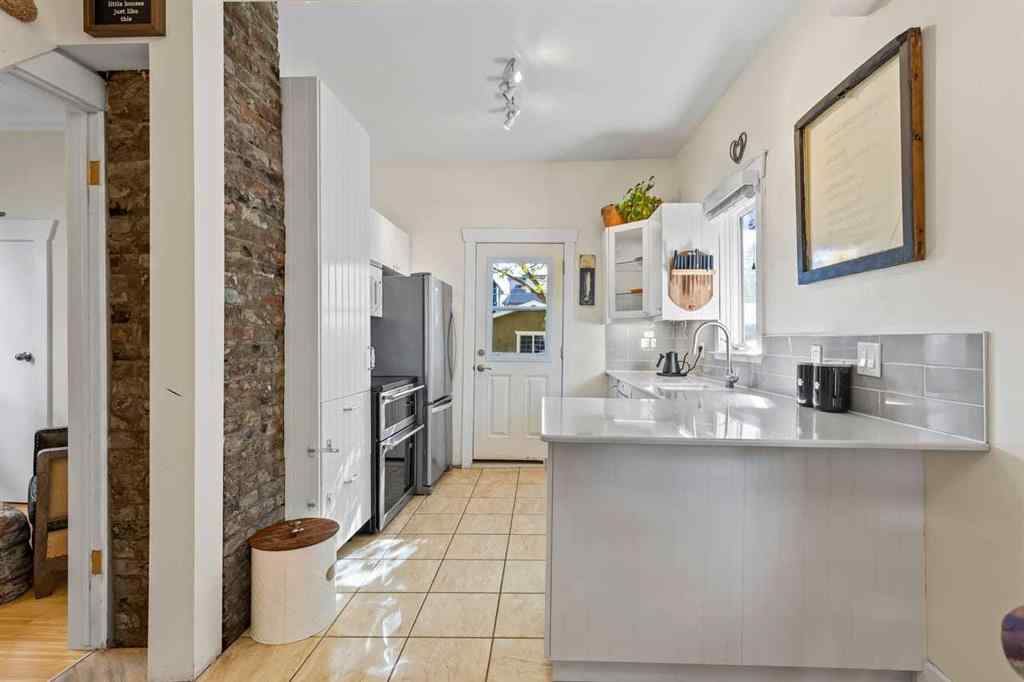 MLS® A2262205 - 2305 5 Avenue NW in West Hillhurst Calgary, Residential