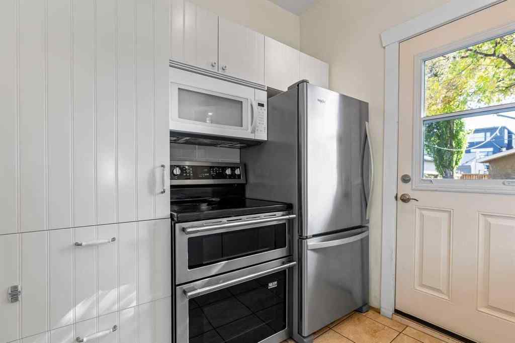 MLS® A2262205 - 2305 5 Avenue NW in West Hillhurst Calgary, Residential