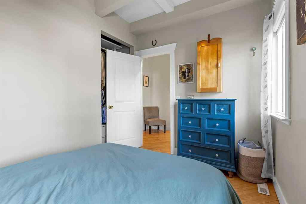 MLS® A2262205 - 2305 5 Avenue NW in West Hillhurst Calgary, Residential