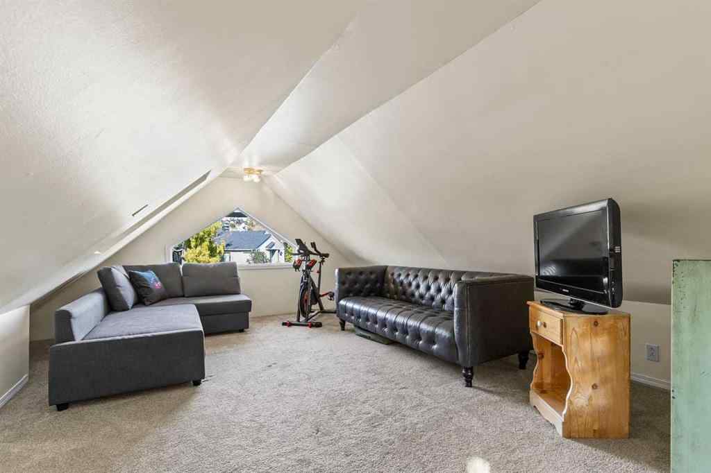 MLS® A2262205 - 2305 5 Avenue NW in West Hillhurst Calgary, Residential