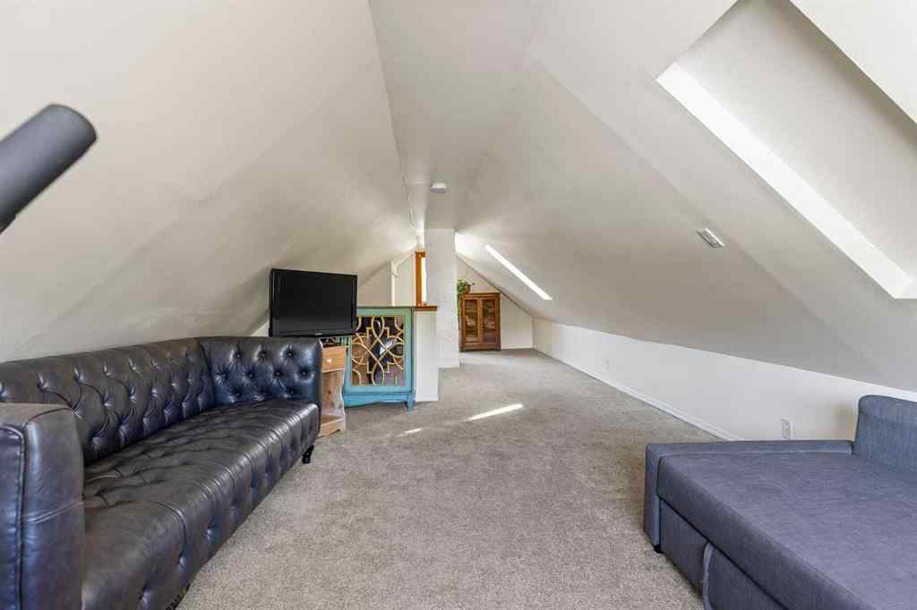 MLS® A2262205 - 2305 5 Avenue NW in West Hillhurst Calgary, Residential