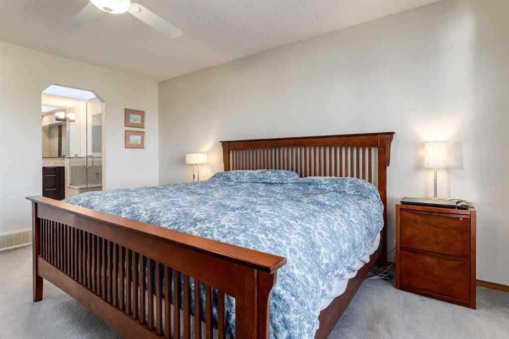 MLS® A2262208 - 77 Somerset Circle SW in Somerset Calgary, Residential