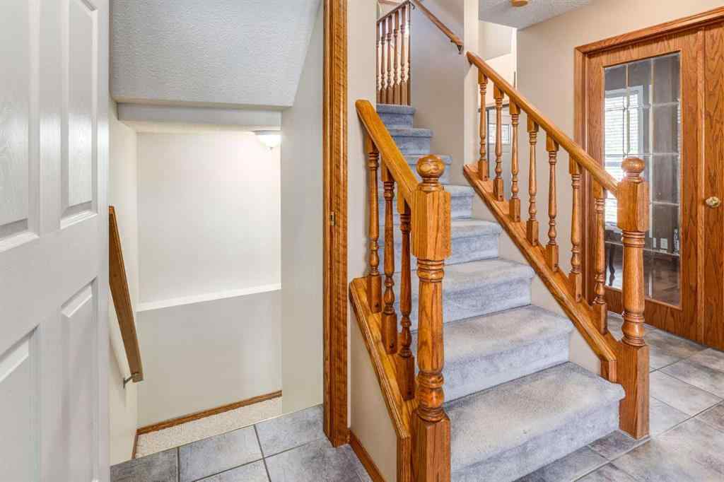 MLS® A2262208 - 77 Somerset Circle SW in Somerset Calgary, Residential