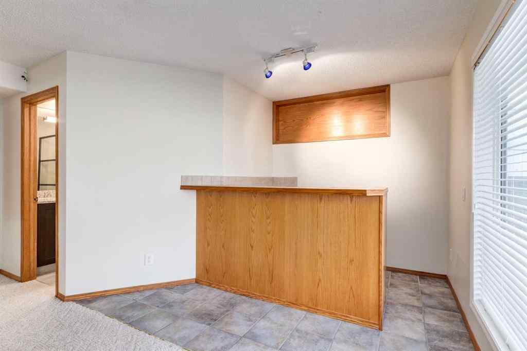 MLS® A2262208 - 77 Somerset Circle SW in Somerset Calgary, Residential