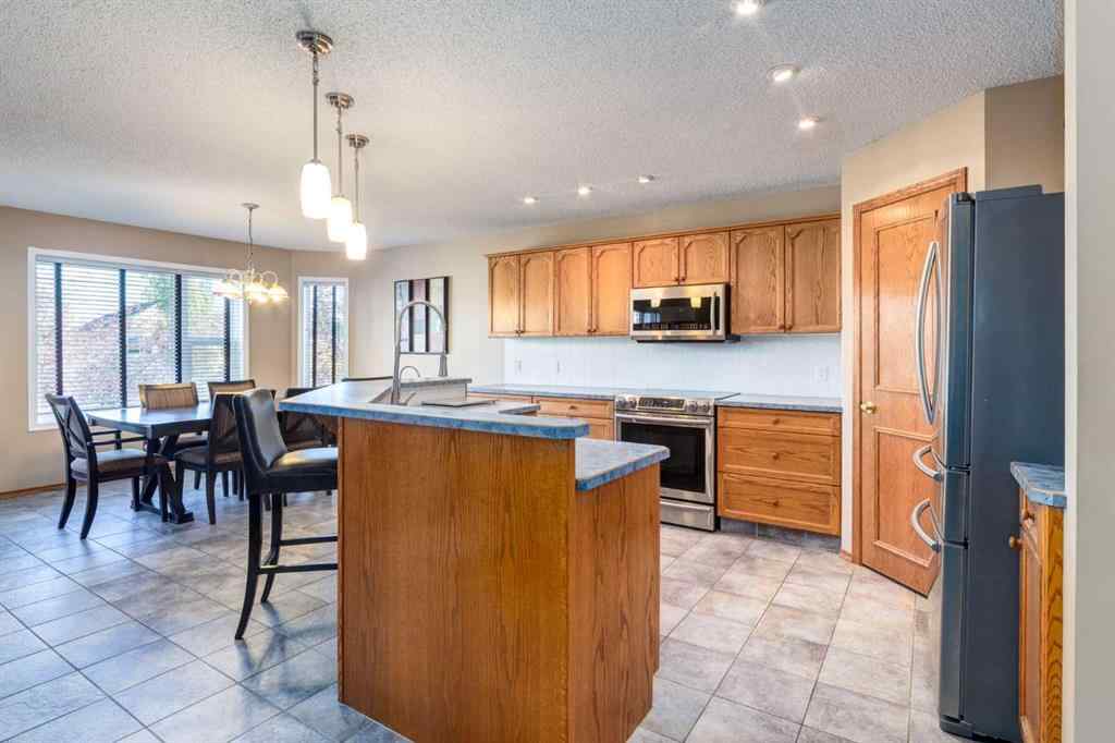 MLS® A2262208 - 77 Somerset Circle SW in Somerset Calgary, Residential