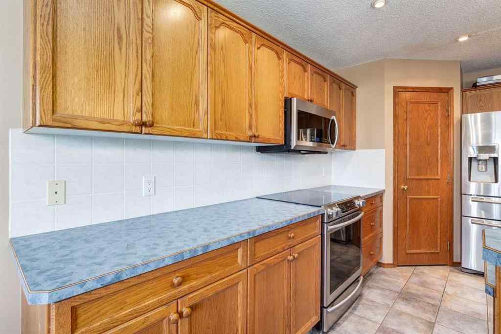 MLS® A2262208 - 77 Somerset Circle SW in Somerset Calgary, Residential