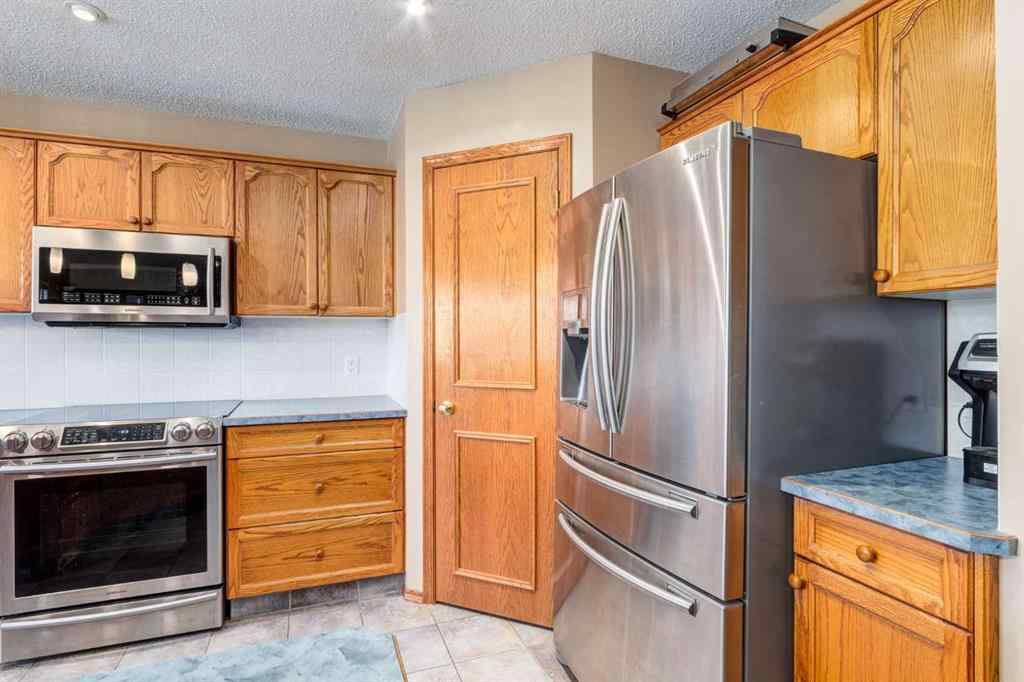 MLS® A2262208 - 77 Somerset Circle SW in Somerset Calgary, Residential