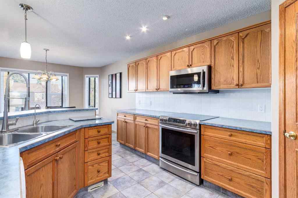 MLS® A2262208 - 77 Somerset Circle SW in Somerset Calgary, Residential