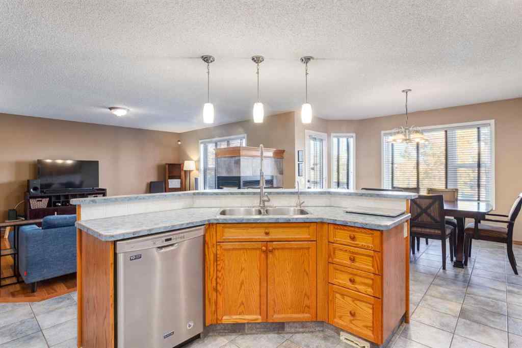 MLS® A2262208 - 77 Somerset Circle SW in Somerset Calgary, Residential