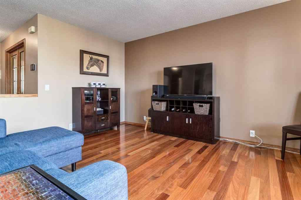 MLS® A2262208 - 77 Somerset Circle SW in Somerset Calgary, Residential