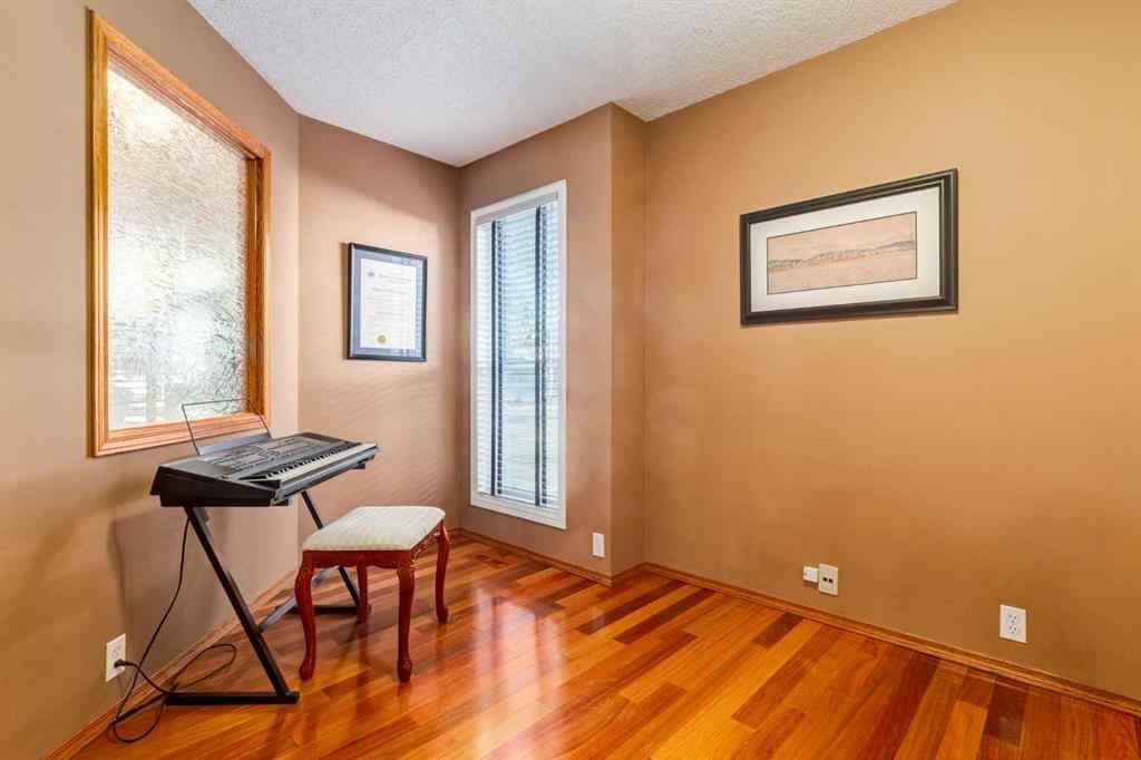 MLS® A2262208 - 77 Somerset Circle SW in Somerset Calgary, Residential