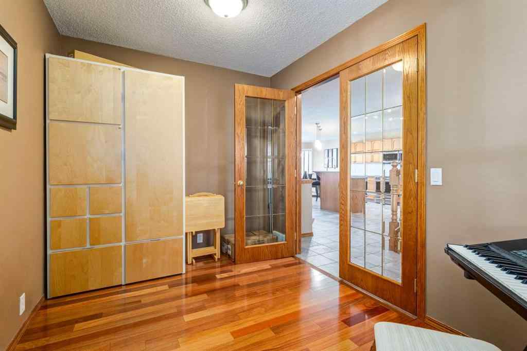 MLS® A2262208 - 77 Somerset Circle SW in Somerset Calgary, Residential