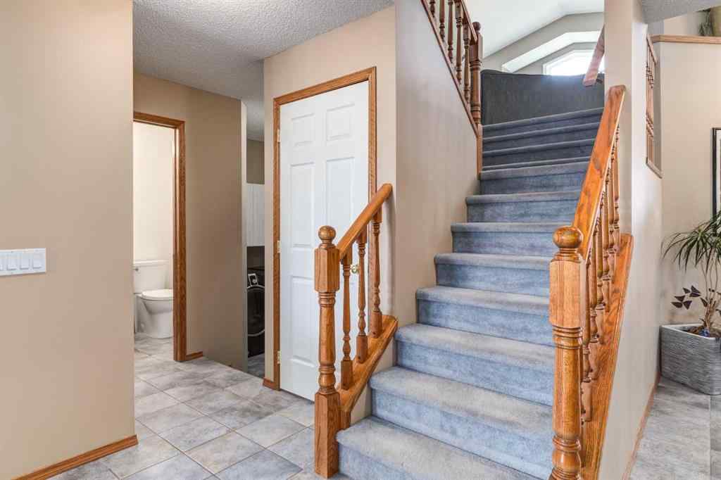 MLS® A2262208 - 77 Somerset Circle SW in Somerset Calgary, Residential